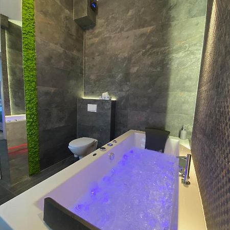 Apartament Bialy Z Jacuzzi クラクフ エクステリア 写真