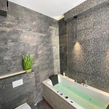 Apartament Bialy Z Jacuzzi クラクフ エクステリア 写真