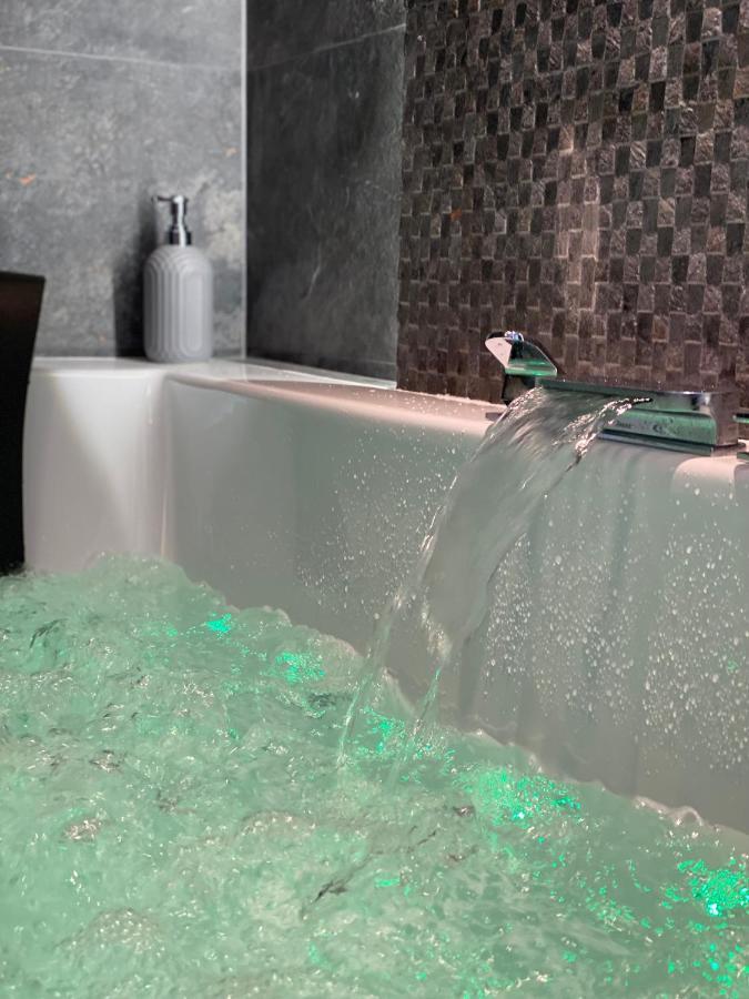 Apartament Bialy Z Jacuzzi クラクフ エクステリア 写真