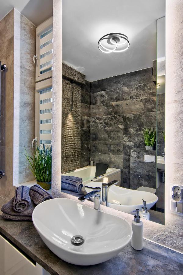 Apartament Bialy Z Jacuzzi クラクフ エクステリア 写真