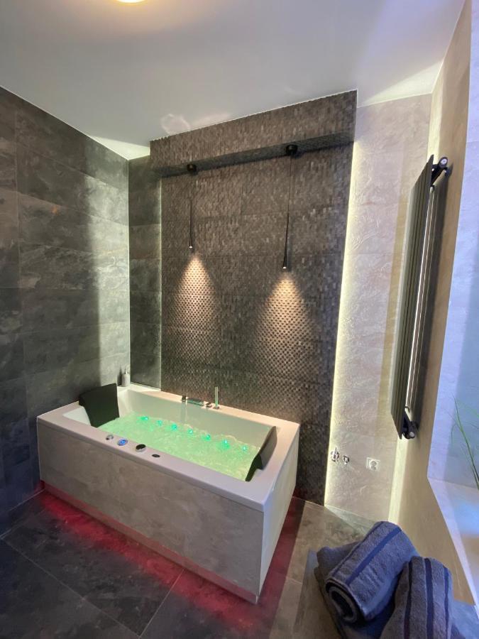Apartament Bialy Z Jacuzzi クラクフ エクステリア 写真