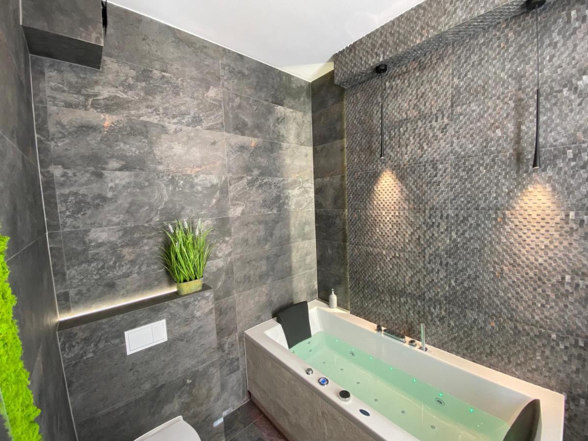 Apartament Bialy Z Jacuzzi クラクフ エクステリア 写真